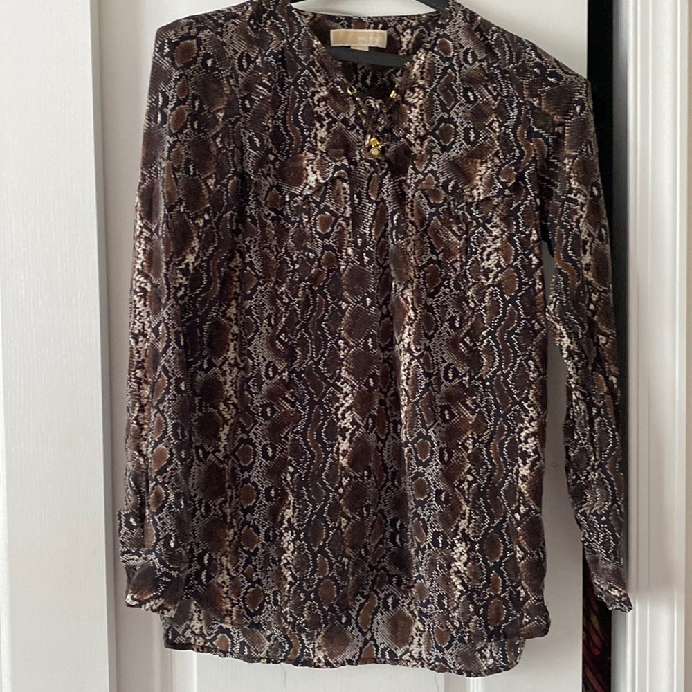 Great shirt worn once micheal kohrs size med snake pattern blouse